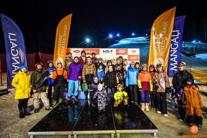 Ar snovborda sacensībām aizvadīta pirmā diena “Siguldas kausā 2022”