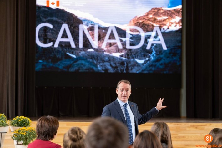 Trešdien Siguldas novadu apmeklēs Kanādas vēstnieks Latvijā Kevins Rekss