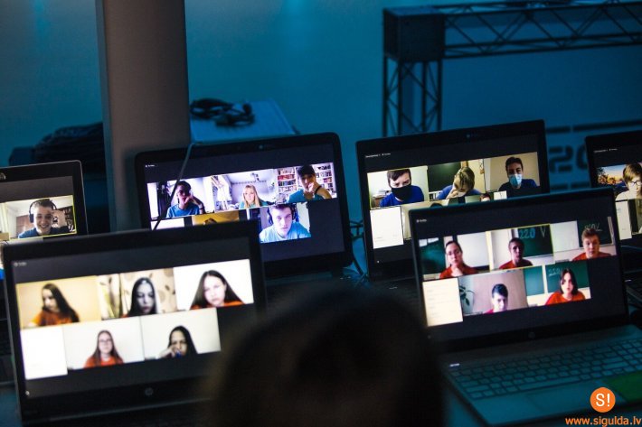 Siguldas Valsts ģimnāzijas skolēni iekļūst konkursa “FIZMIX Eksperiments” finālā