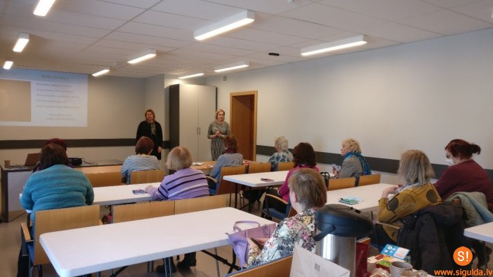 Novada seniori piedalās mūžizglītības mācībās