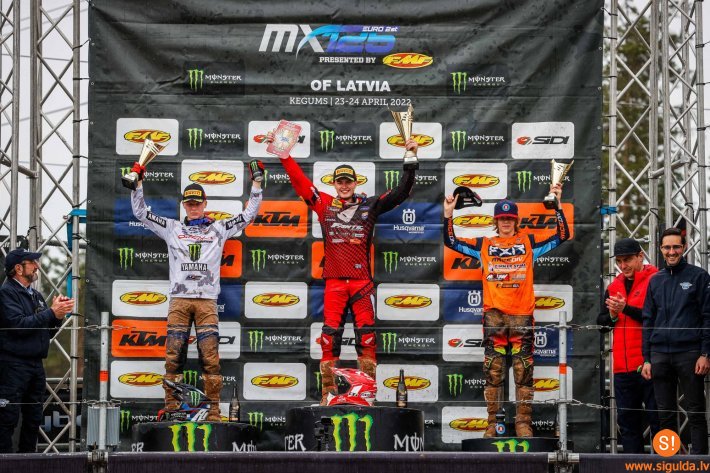 Brāļi Reišuļi kāpj uz pjedestāla Eiropas motokrosa čempionāta posmā Ķegumā