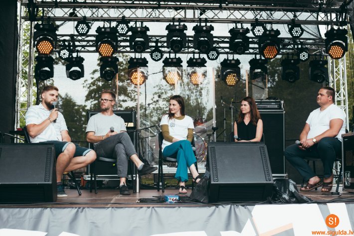 Ar vērtīgām sarunām par mentālo veselību Siguldas pils kvartālā noslēdzies festivāls “Ogle 2022”