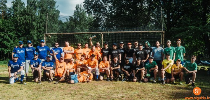 Siguldas komanda uzvar softbola turnīrā