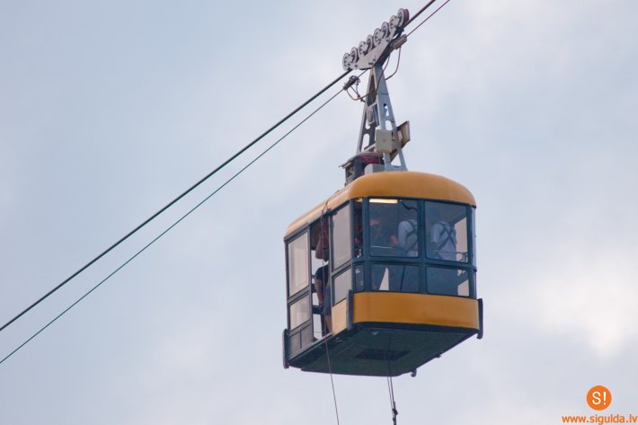 Sigulda Adventures organizē pasākumu “Plikie lec par brīvu”