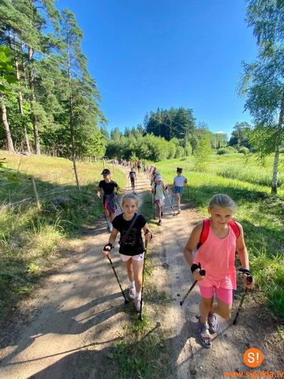 Aizvadīta pirmā uztura un fizisko aktivitāšu nometne Mores pamatskolā