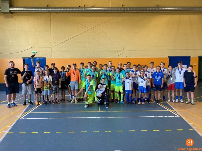 “Siguldas kauss florbolā 2022” pulcē vairāk nekā 150 spēlētājus