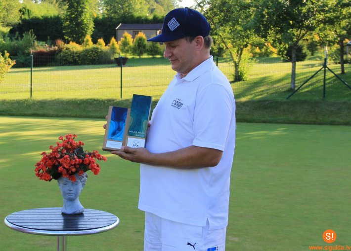 Siguldas kroketa kluba pārstāvis izcīna “Gaujas kausu” golfa kroketā