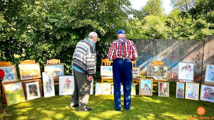 Sociālās aprūpes mājā “Gaismiņas” viesojas mākslinieki