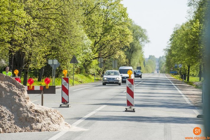 Ceļa remontdarbu dēļ aicina ievērot piesardzību, neveikt pārdrošus manevrus