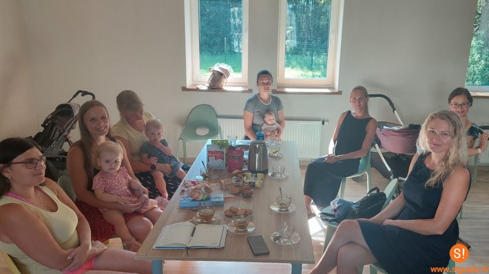 Sunīšu Kopienas centrā tiekas jaunās māmiņas