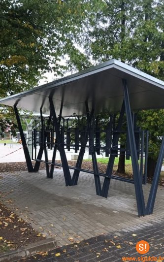 Siguldā izbūvēta velonovietne ar nojumi 24 velosipēdiem