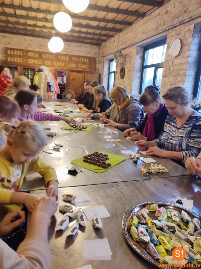 Mores pamatskolas darbinieki iepazīst Skrīverus