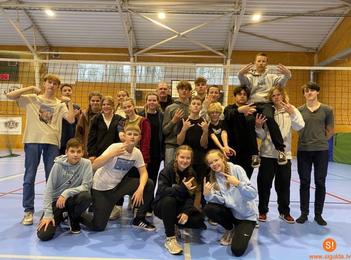 Novada 7.–9. klašu audzēkņi startē Latvijas skolu sacensībās volejbolā
