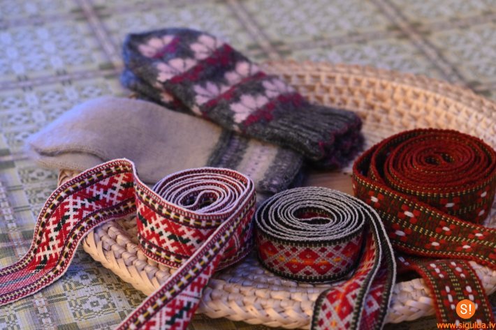 Lēdurgas Kultūras namā skatāma izstāde “Tik nedaudz nojausma…”