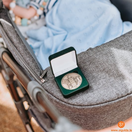 Turpinās reģistrēšanās 2023. gada otrajā pusgadā dzimušo mazuļu medaļas saņemšanai