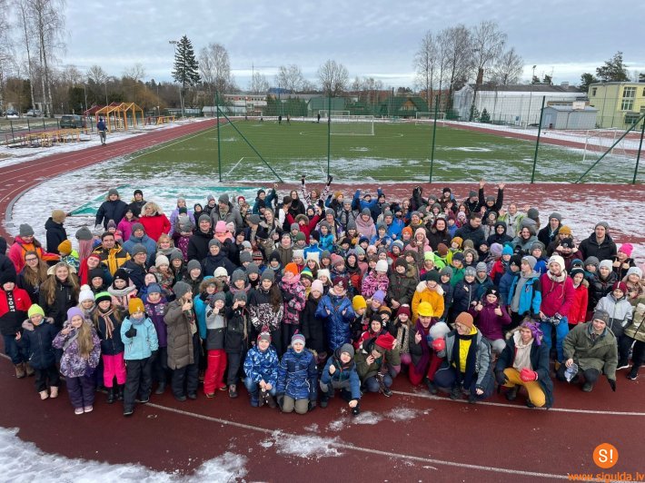 Siguldas mazskauti un guntiņas iepazīst emociju pasauli ziemas nometnē