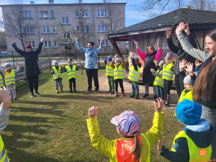 Pirmsskolas izglītības iestādes mācības organizē dabā