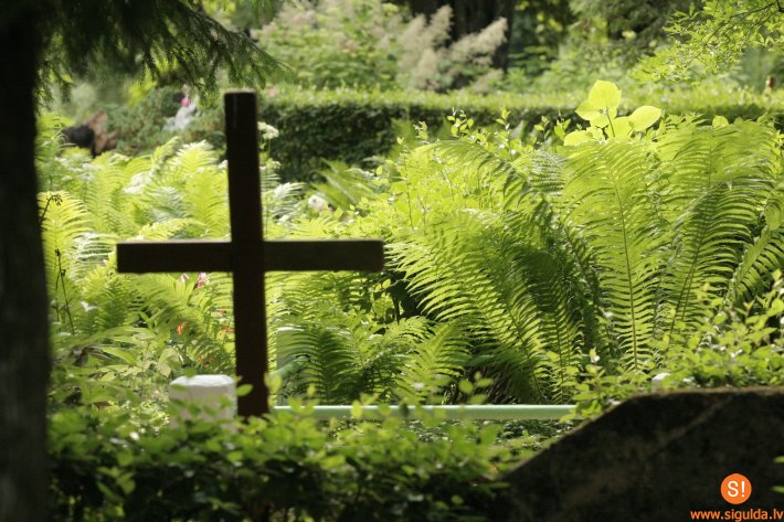 Turpinās kapusvētki Siguldas novada kapsētās