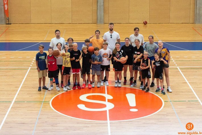 Basketbola dienā jaunā paaudze demonstrē prasmes un izkopj meistarību
