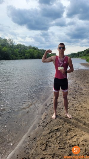 Latvijas čempionātā airēšanā junioriem novadnieks izcīna vairākas godalgas