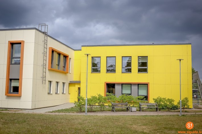 Allažos veikta ēkas atjaunošana un teritorijas labiekārtošana Birzes ielā