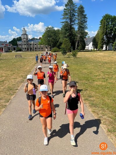 Norisinās pašvaldības atbalstītās nometnes