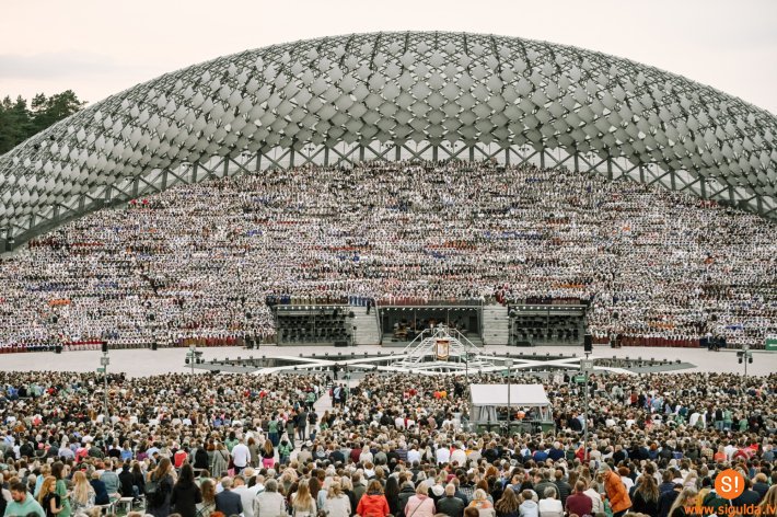 Aicinām skatīties Dziesmu un deju svētku noslēguma koncertu uz lielā ekrāna