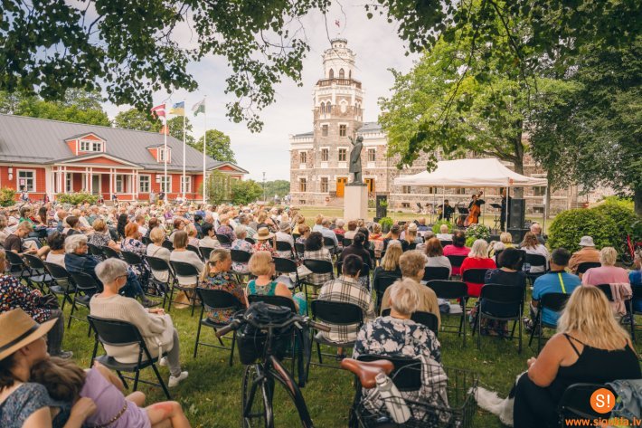 Siguldas pils kvartālā izskanējušas pirmās Muzikālās brokastis