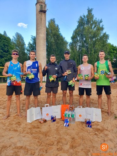 Aizvadīts “Raganas kausa” 4. posms pludmales volejbolā