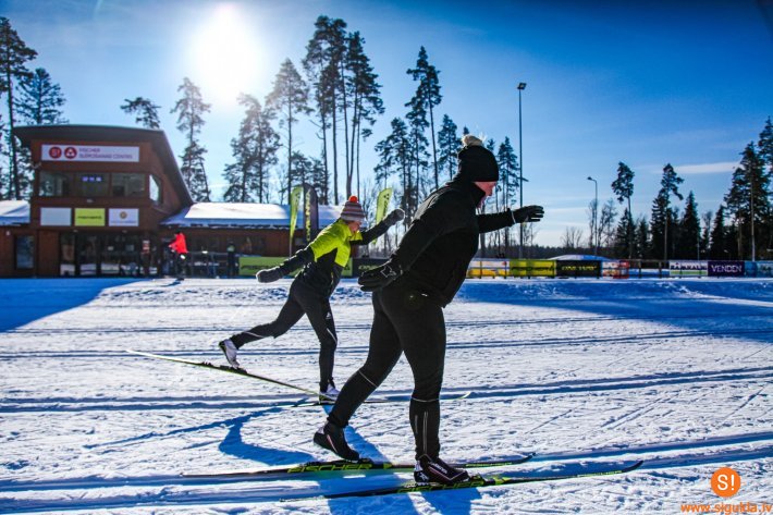 Novadnieki var apmeklēt bezmaksas distanču slēpošanas nodarbības