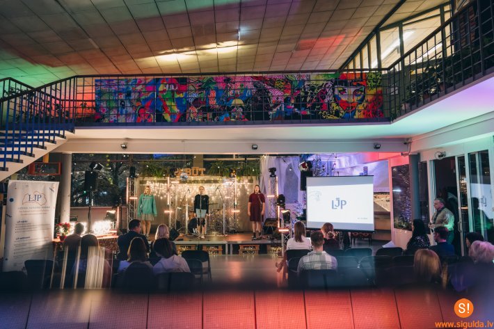 Latvijas Jaunatnes padome atklāj vēstniecību Siguldā