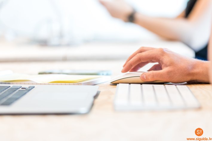 Skolas jauno gadu sāk ar 35 tūkstošiem jaunu datoru