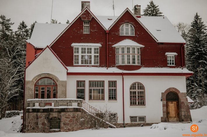 Pierīgas mežu ieskautā arhitektūras pērle – Inčukalna Medību pils pelnījusi gādīgu saimnieku