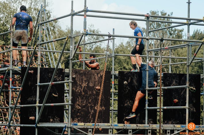 Siguldā aizvadīts šķēršļu skrējiens “Army tough run 2024”