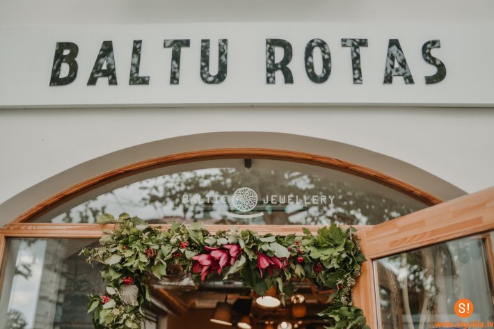 Siguldas pils kvartālā 30 gadu jubileju Dārza svētkos svinēs “Baltu rotas”