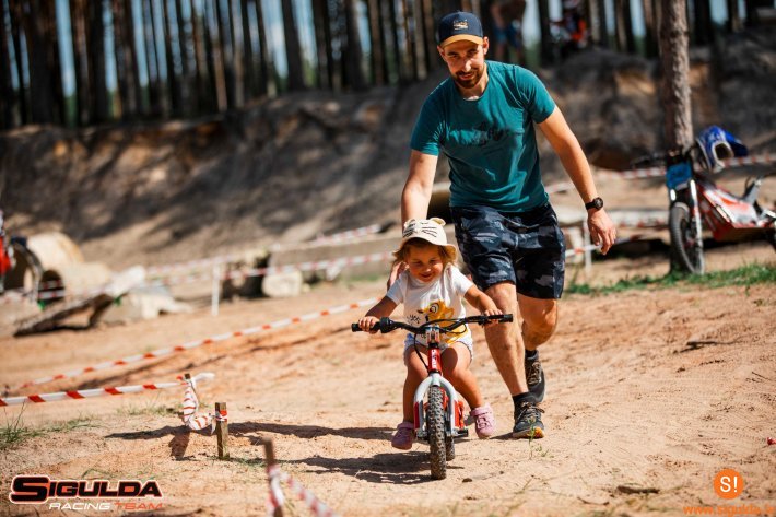 Aizvadītas “Minikausa” treniņsacensības un pasākums “Ģimenes diena sportā”