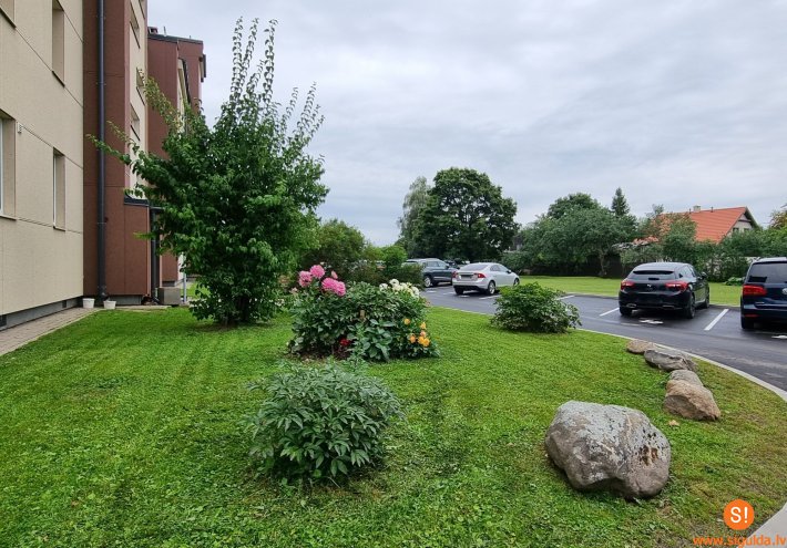 Konkursā par sakoptāko pagalmu piedalās daudzdzīvokļu māja Siguldā