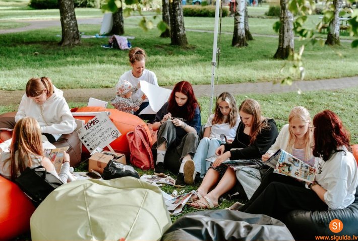 Piedalies Zinību dienas svinībās “Uzlāde” 2. septembrī Raiņa parkā
