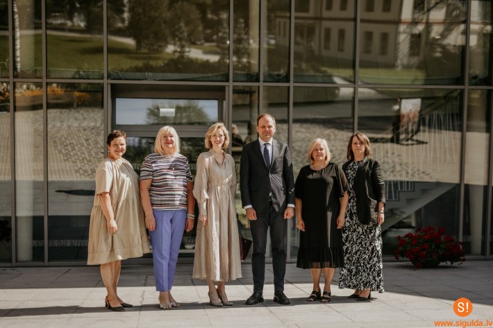 Pārrunājot aktuālos jautājumus nozarē, Siguldā viesojas kultūras ministre