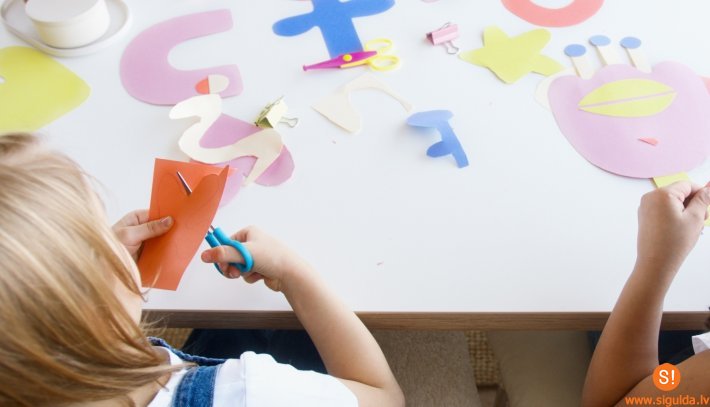 Par bērnu interešu izglītību var atgūt pārmaksāto iedzīvotāju ienākuma nodokli