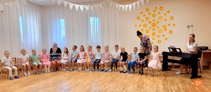 Allažu pirmsskolā un bibliotēkā aizvadīts dzejas dienas pasākums