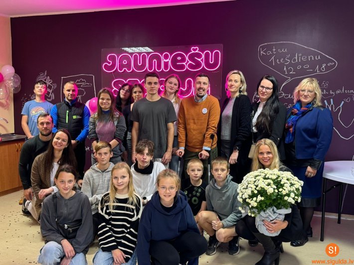 Mālpilī pieejamas telpas jauniešiem; atklāts jauniešu ievēlētais nosaukums