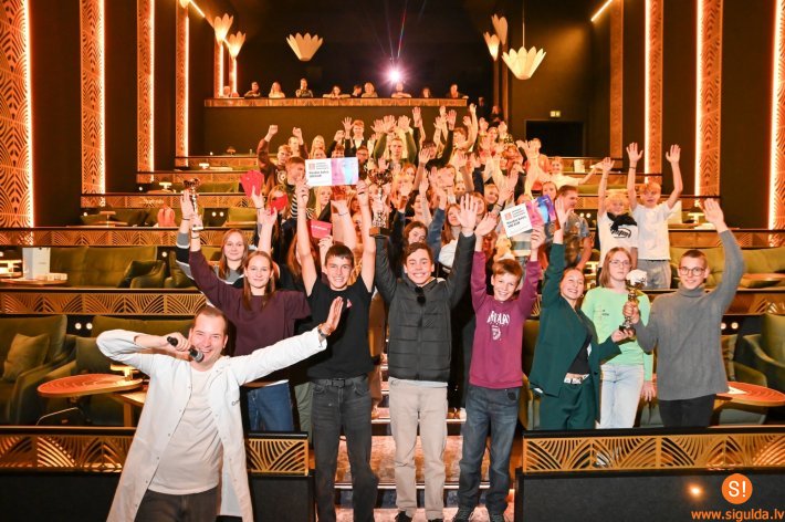 Siguldas 1. pamatskolas komanda triumfē “Grindeks Gudrinieku čempionātā”