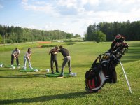 Jaunie siguldieši sāk golfa treniņus ar lielu interesi
