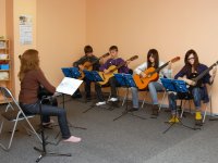 Yamaha mūzikas skola piedāvā nodarbības blokflautas un ģitārspēles cienītājiem 