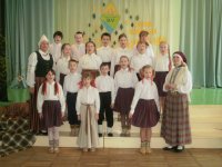 Allažu pamatskolas folkloras kopa viesojas Koknesē
