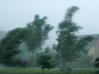 Brīvdienās visā Latvijā sola spēcīgu vētru