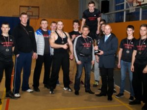 Siguldas komanda izcīna 3.vietu sacensībās spiešanā guļus ar stieni