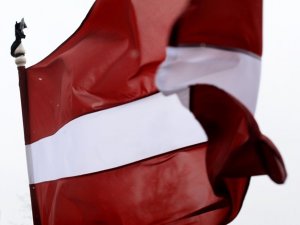 Pašvaldības policija atgādina par Latvijas valsts karoga pacelšanu