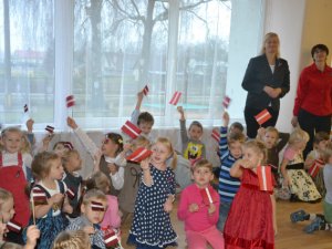 Latvija ir bērnudārza „Pīlādzīša” kukainīšu sirsniņās